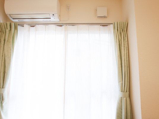 エアコン付き部屋の窓