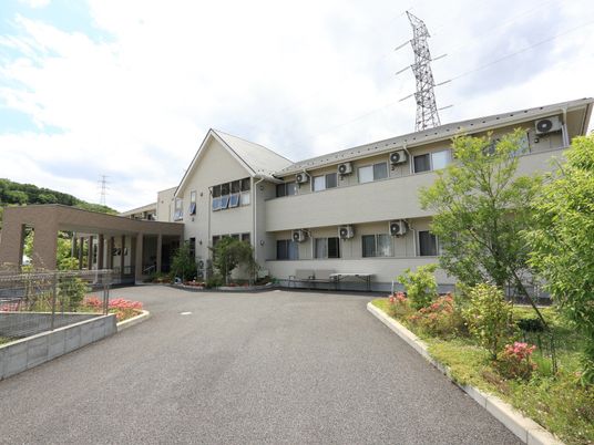 施設外観とエントランス