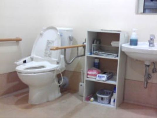 バリアフリーのトイレ設備