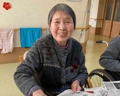 穏やかな表情の方々とクラフト活動