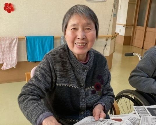 穏やかな表情の方々とクラフト活動
