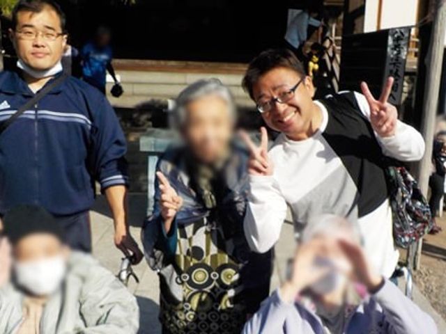 穏やかな交流の場 外観   穏やかな環境で人々が笑顔で交流する場があります。リラックスした雰囲気が魅力です。