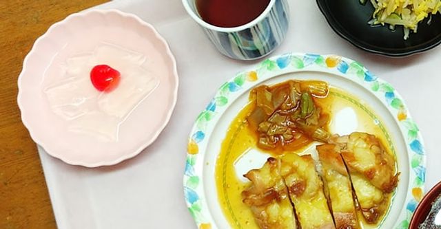 食事メニューの例 料理 美味しそうな料理が並ぶプレートです。介護施設での食事提供に関心がある方への参考情報です。