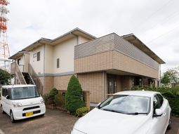 外観の落ち着いた建物