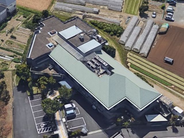 広々とした建物外観 外観 周囲の自然に囲まれた開放的な建物です。ゆったりとした施設環境で働けます。
