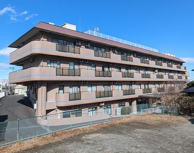 現代的な外観の建物