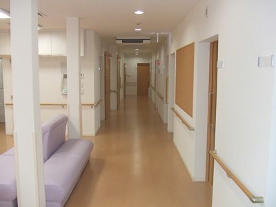 清潔で明るい廊下