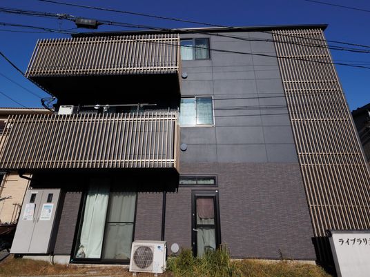 モダンな建物の外観