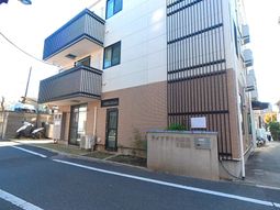 外観写真の施設エントランス