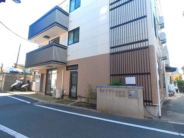 外観写真の施設エントランス