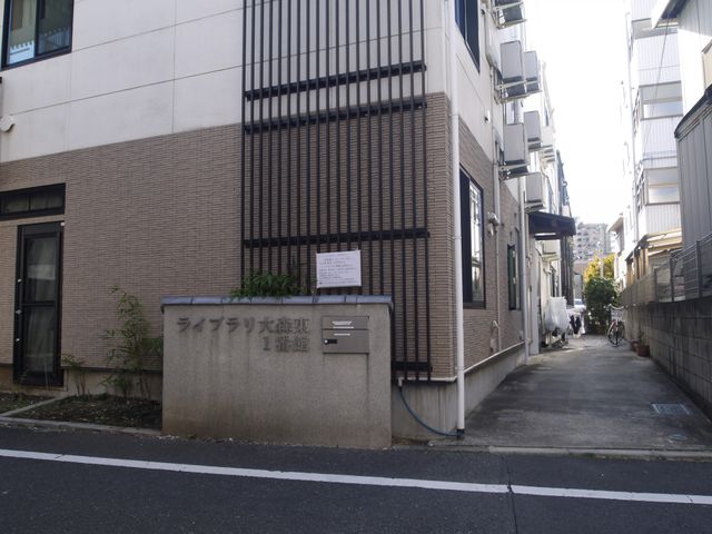 落ち着いた通りの建物