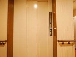 エレベーターの前景