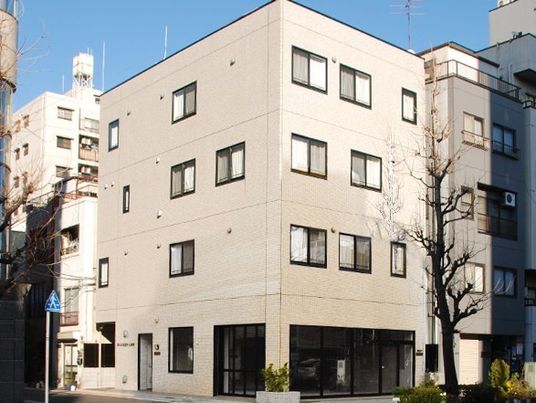 現代的な建物の外観