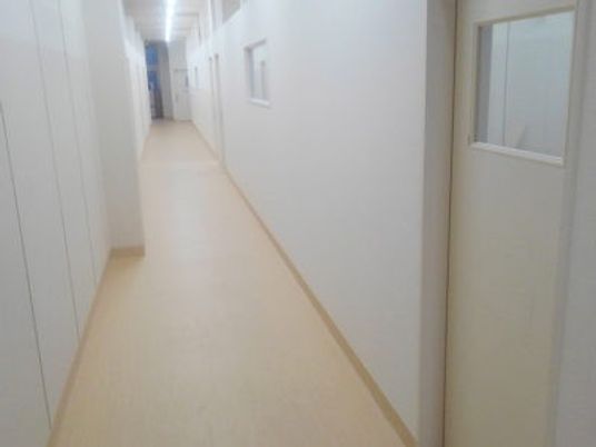 明るい廊下  