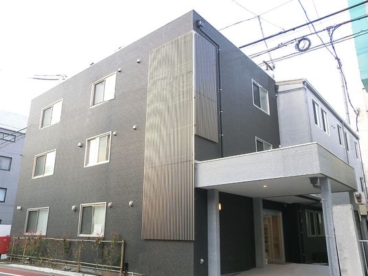 モダンな外観の施設建物  