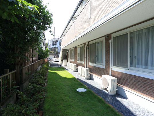 緑豊かな居室外観