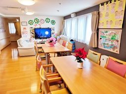 明るい居室の様子