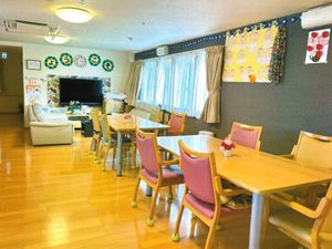 清潔で広々としたダイニングエリア