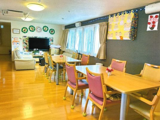 清潔で広々としたダイニングエリア