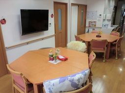 明るく清潔なリビングスペース