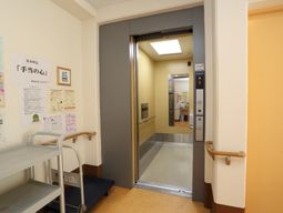 エレベーター付近の廊下