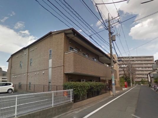 落ち着いた色の外観