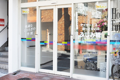 ガラス戸のある入口