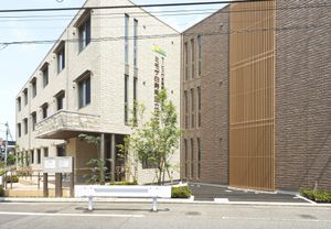 植栽がある建物外観