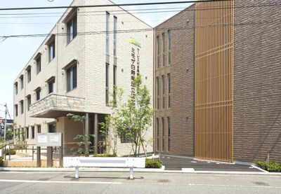 植栽がある建物外観