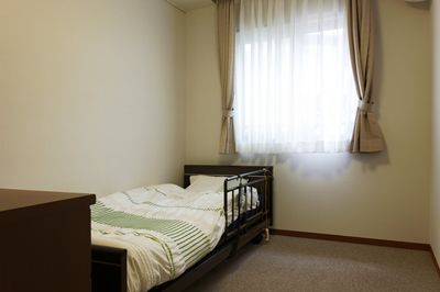 光が差し込む居室