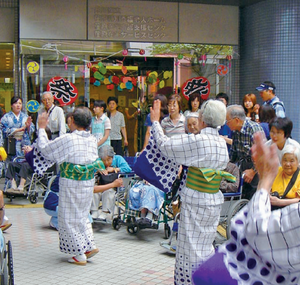 祭りの装いの集い