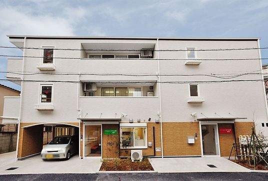 現代的な建物の外観