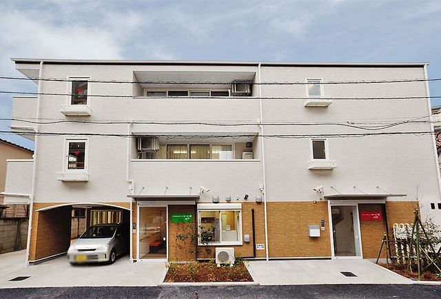 現代的な建物の外観 外観 シンプルでモダンな外観が特徴的です。明るく開放的な雰囲気で周囲と調和しています。