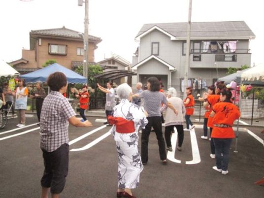 明るい雰囲気の屋外活動