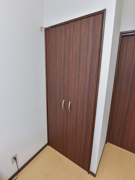 茶色いシンプルな戸