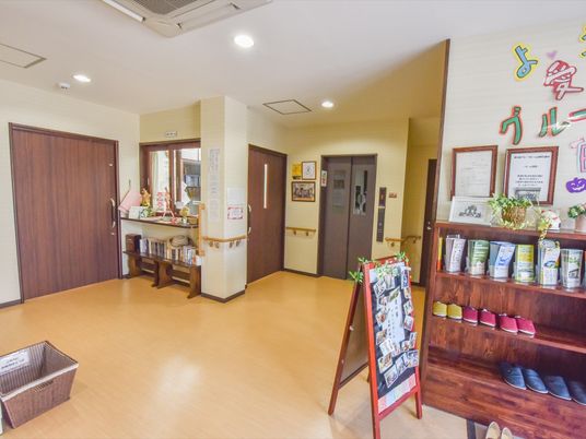 明るいエントランスホール