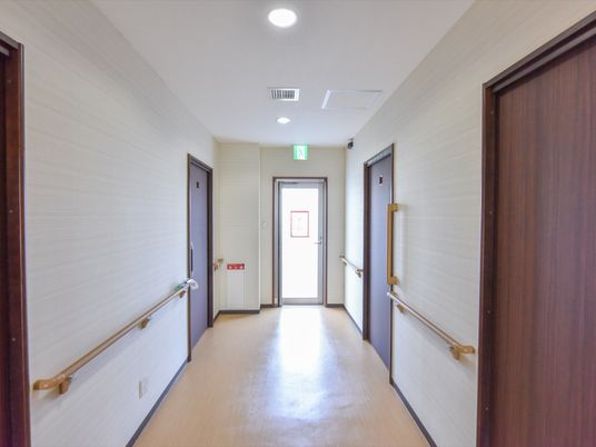 明るい廊下の一角