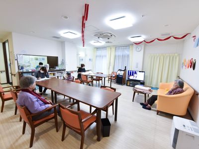 共用スペースで寛ぐ様子