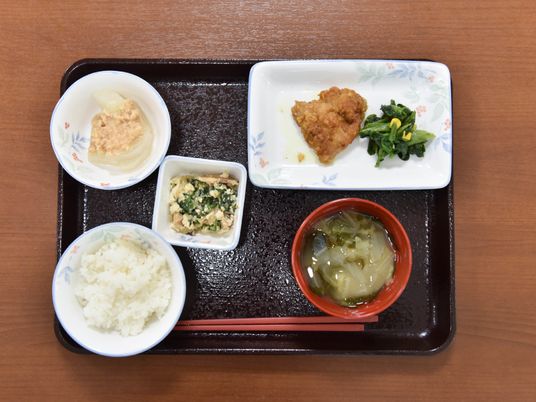 手作り感あふれる食事盆