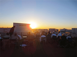 くつろぐテラスの夕景