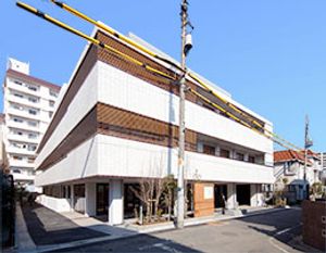 モダンな施設の外観  