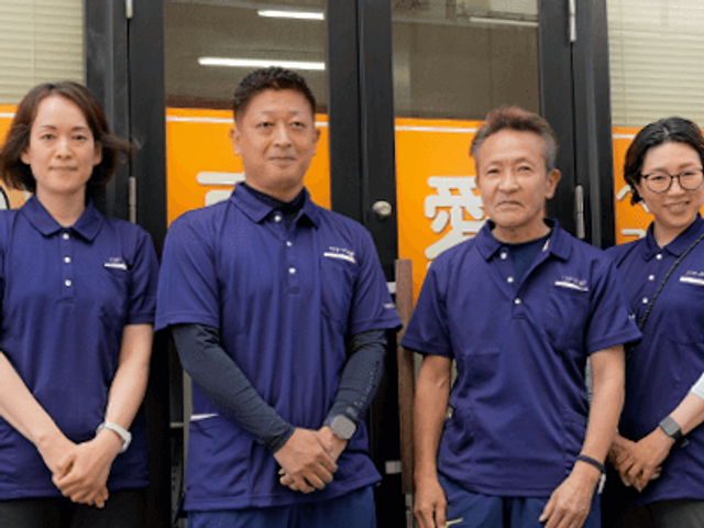 スタッフイメージ スタッフイメージ 笑顔のスタッフがそろっており、職場の雰囲気を感じられます。チームワークが重要です。