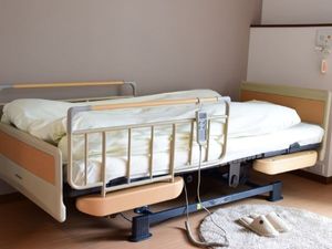 電動ベッドの居室  
