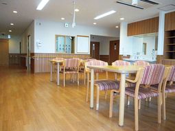 温かみのあるダイニングスペース