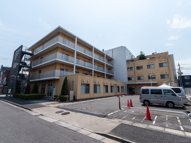 快適な環境の外観 外観 明るく開放的な空間が広がる建物。交通の便も良さそうです。