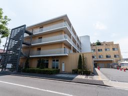 多階層建物の外観