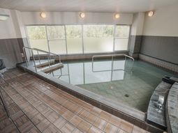 バリアフリー設計の浴室