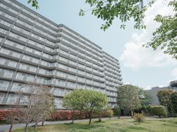 光あふれる庭付き外観