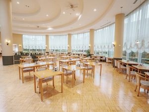 明るいダイニングの様子
