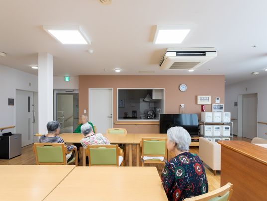広々としたラウンジ